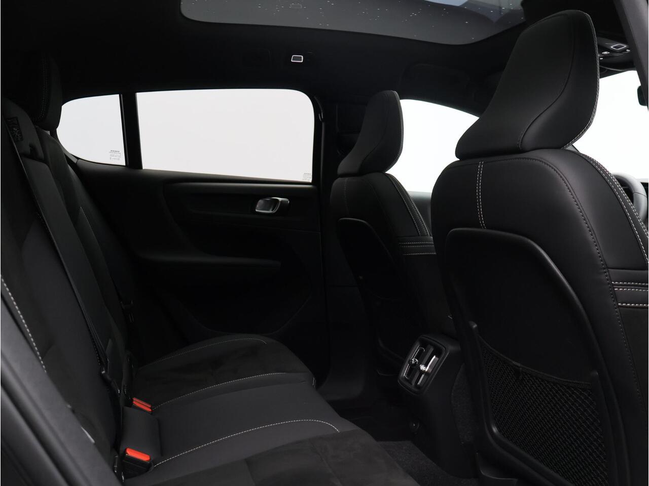 Volvo C40 Recharge AWD Twin Intro Edition 78 kWh / 360 camera / Harman Kardon / Draadloze tel. lader / 20"