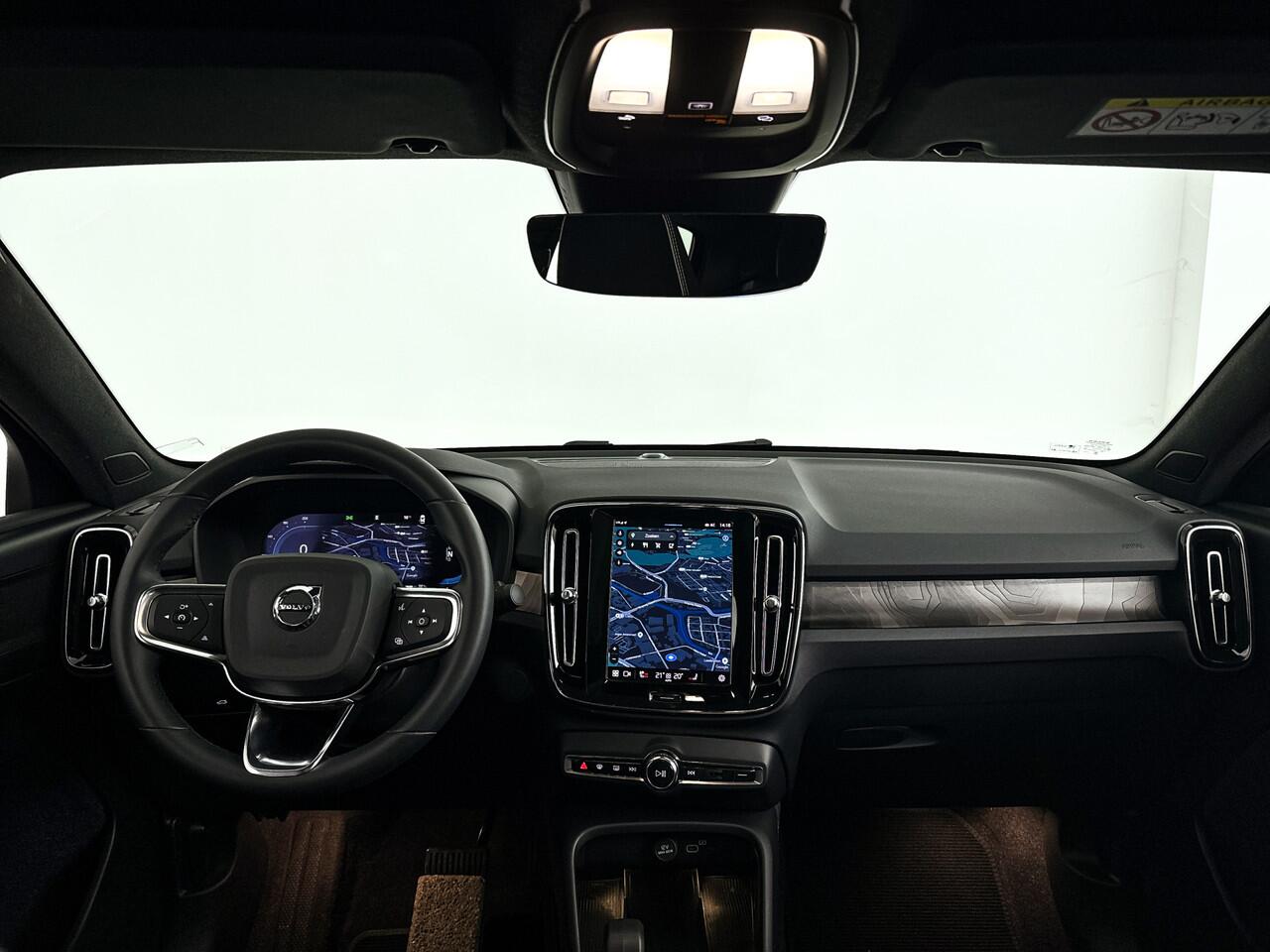 Volvo C40 Single Motor Extended Range Plus 82 kWh | Panoramadak | Parkeercamera | Stoel- en Stuurverwarming | Trekhaak