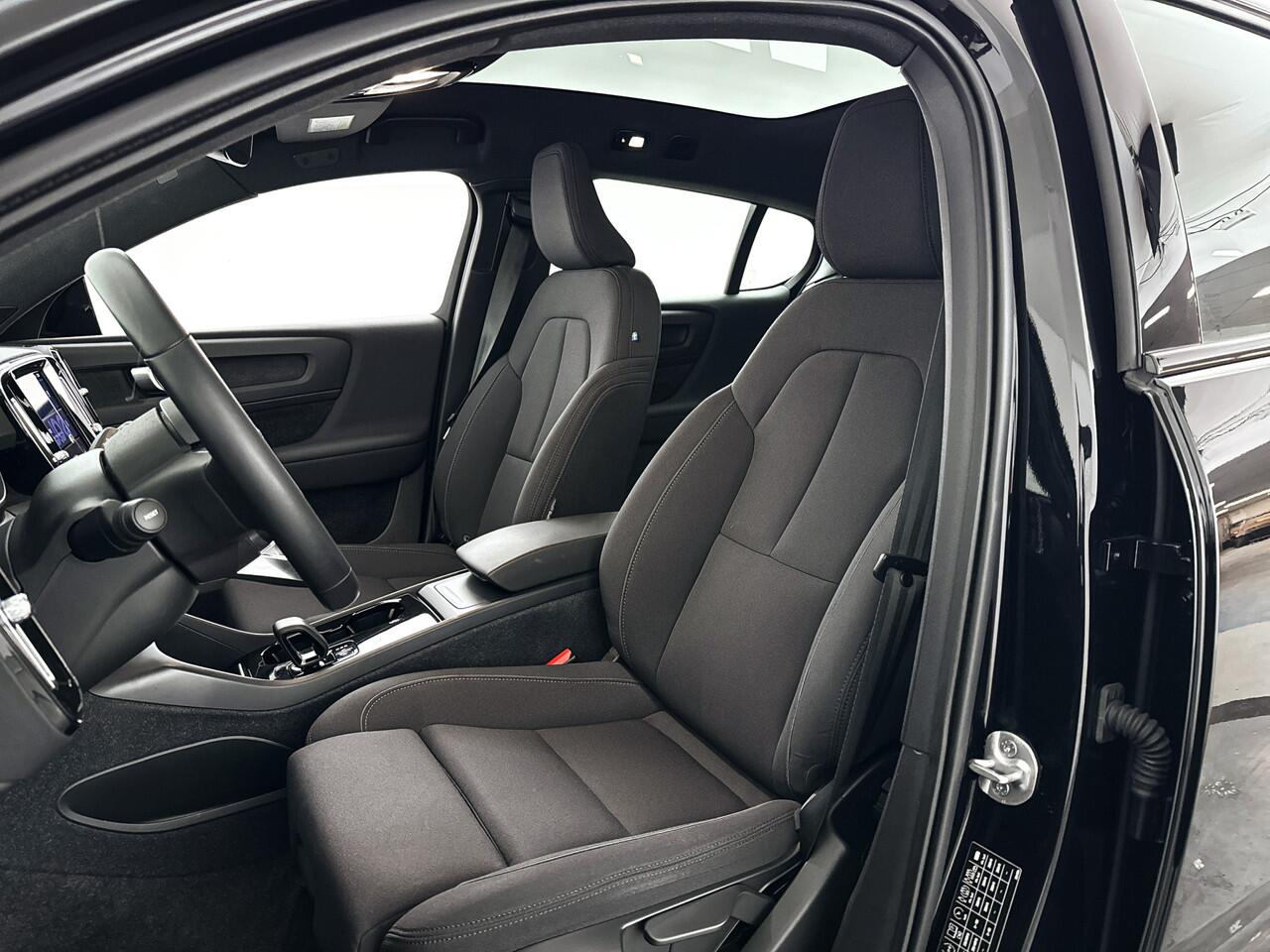 Volvo C40 Single Motor Plus 69 kWh | Panoramadak | Parkeercamera | Stoel- en Stuurverwarming