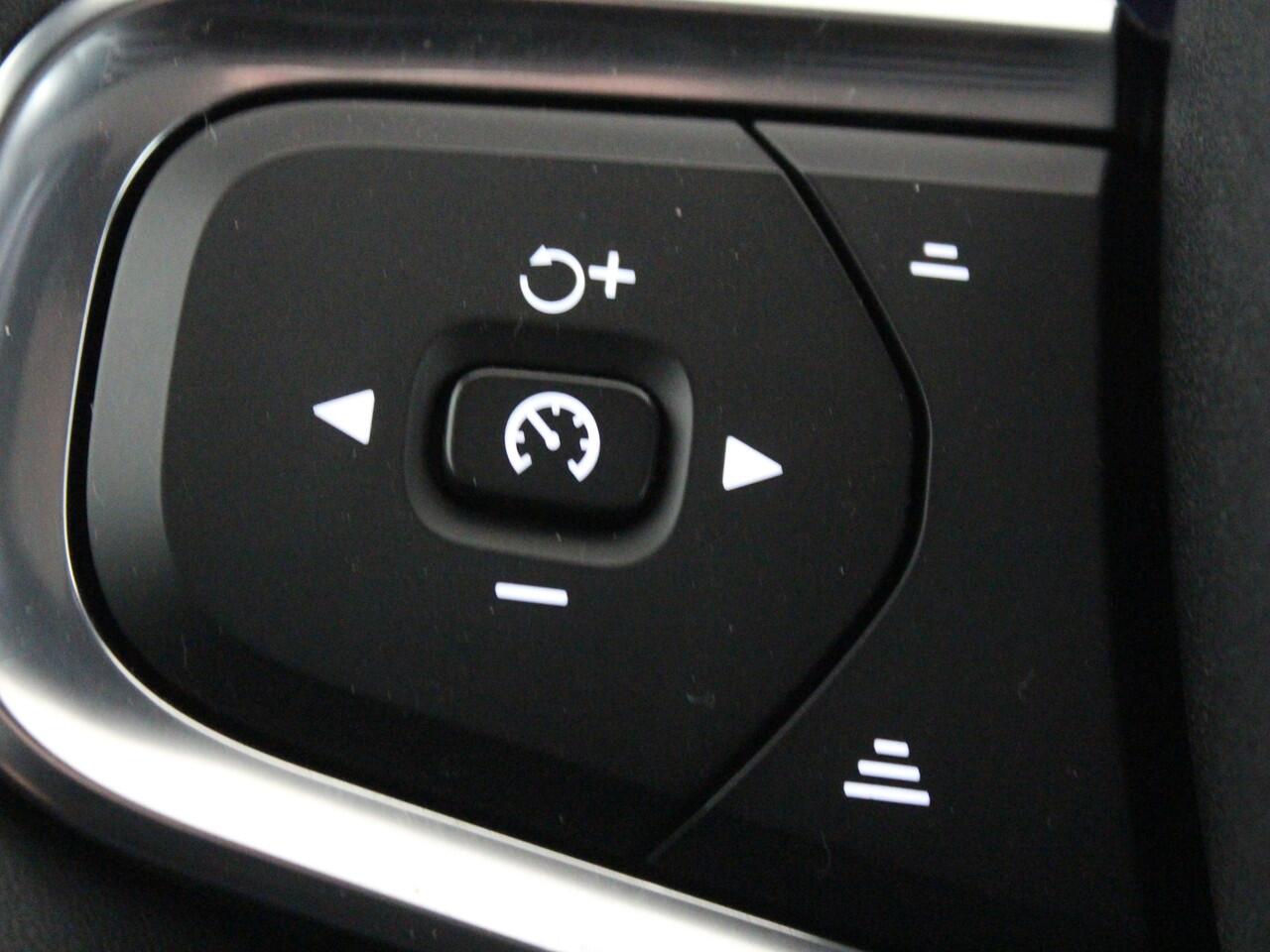 Volvo C40 Recharge Ultimate 69 kWh | Trekhaak | LED | Getinte ruiten |*