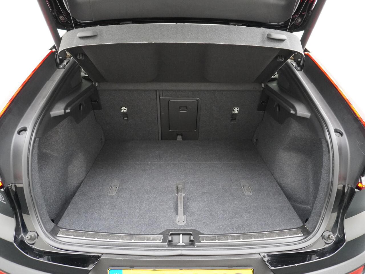 Volvo C40 Single Motor Plus 69 kWh SOH 97% | NAP | Trekhaak | Camera | Panoramadak | Adaptive Cruise