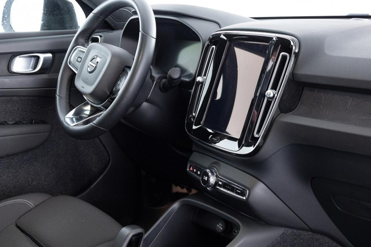 Volvo C40 Recharge Core 70 kWh | CARPLAY | Full LED | ECC | NAVI