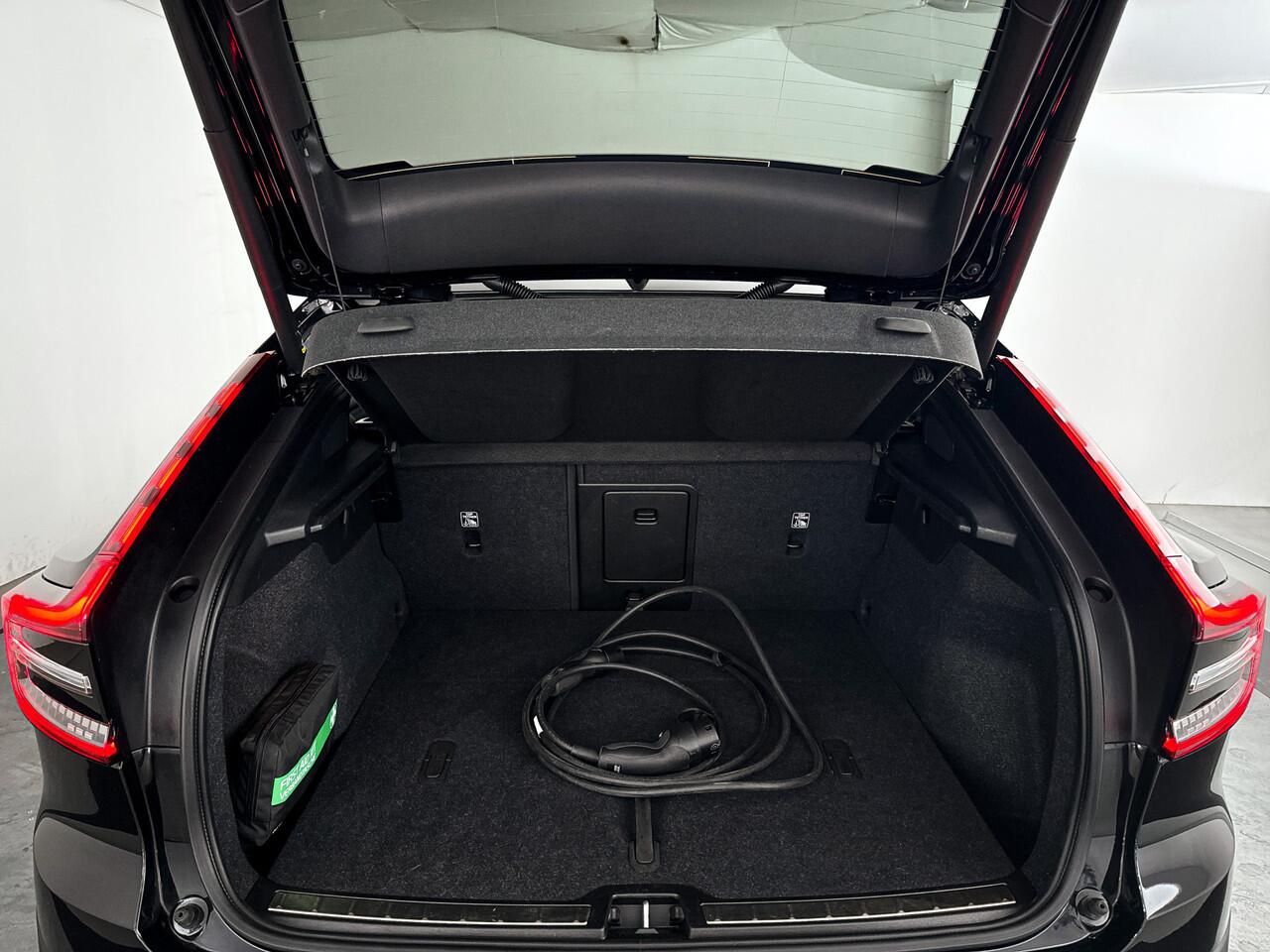 Volvo C40 Single Motor Extended Range Plus 82 kWh | Panoramadak | Parkeercamera | Stoel- en Stuurverwarming | Trekhaak