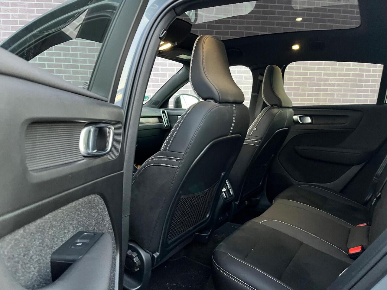Volvo C40 Single Motor Core | Stoel en stuurwielverwarming | Camera | Panoramadak | Google | 20 inch lichtmetaal | Draadloos opladen | Sportstoelen | Carplay | Getint glas