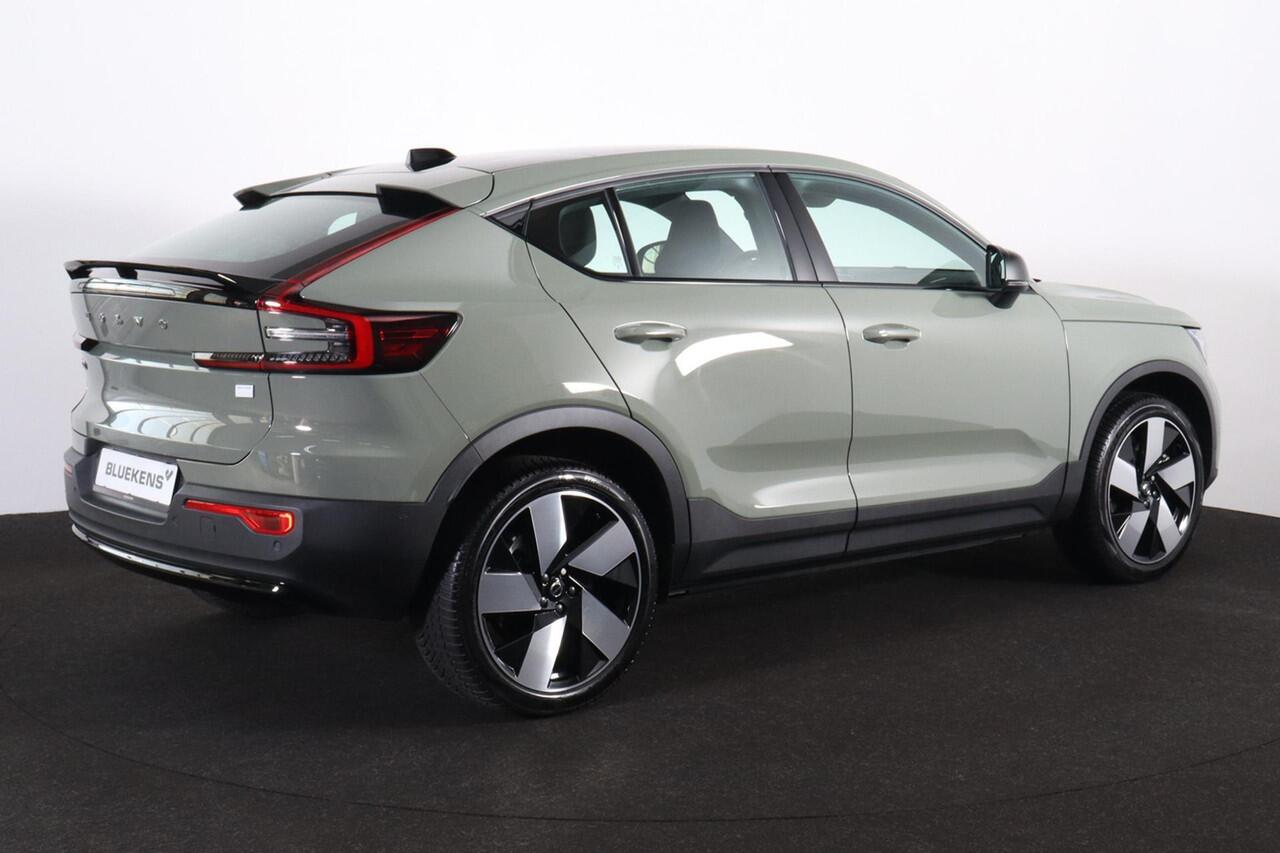 Volvo C40 Single Motor Extended Range Ultimate 82 kWh - Panoramadak - IntelliSafe Assist & Surround - 360º Camera - Verwarmde voorstoelen, stuur & achterbank - Parkeersensoren voor & achter - Elektr. bedienb. voorstoelen met geheugen links - Draadloze tel. lader - 