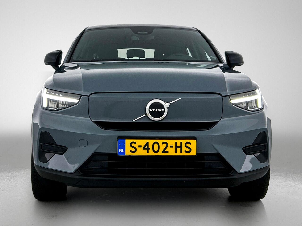 Volvo C40 Recharge Plus 69 kWh SOH 95% / Panoramadak / Trekhaak / Camera / Stoel-Stuurverwarming / Navigatie / Radio-multimedia / Apk 01-2027