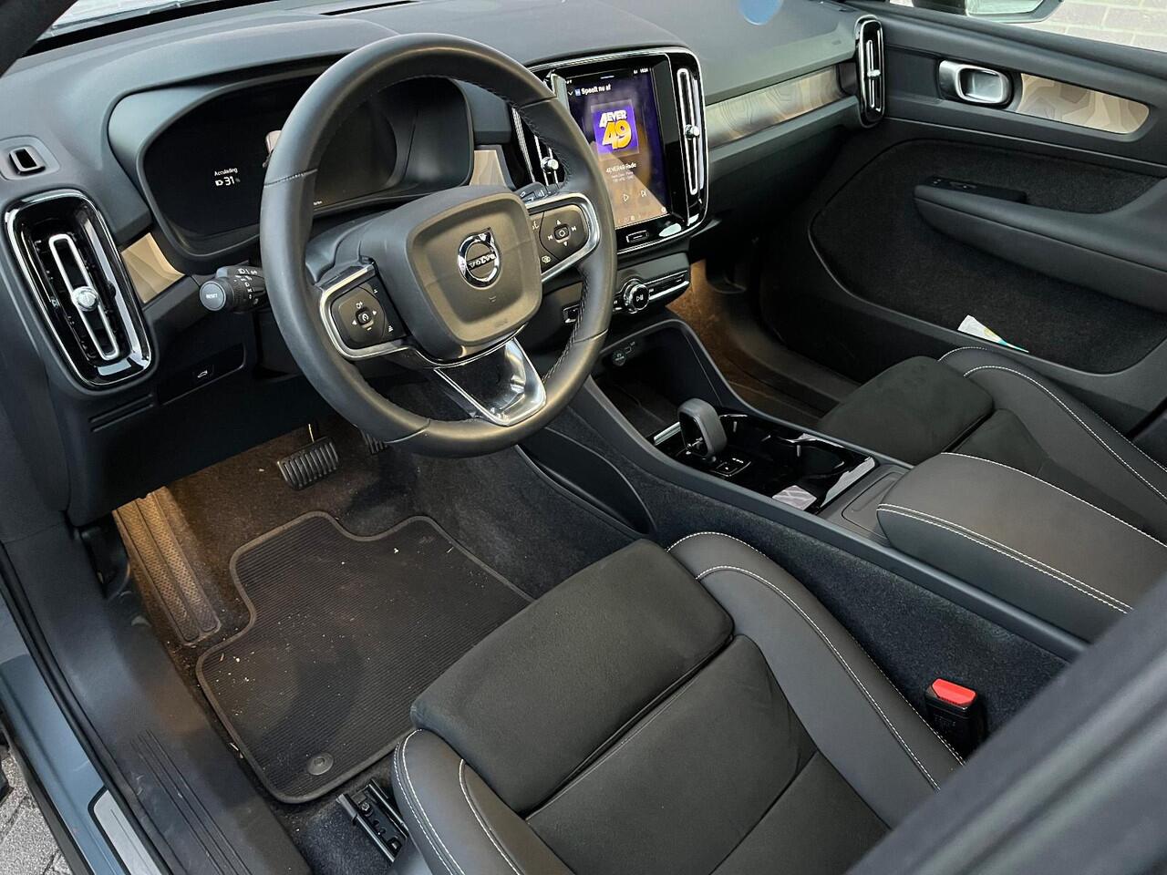 Volvo C40 Single Motor Core | Stoel en stuurwielverwarming | Camera | Panoramadak | Google | 20 inch lichtmetaal | Draadloos opladen | Sportstoelen | Carplay | Getint glas
