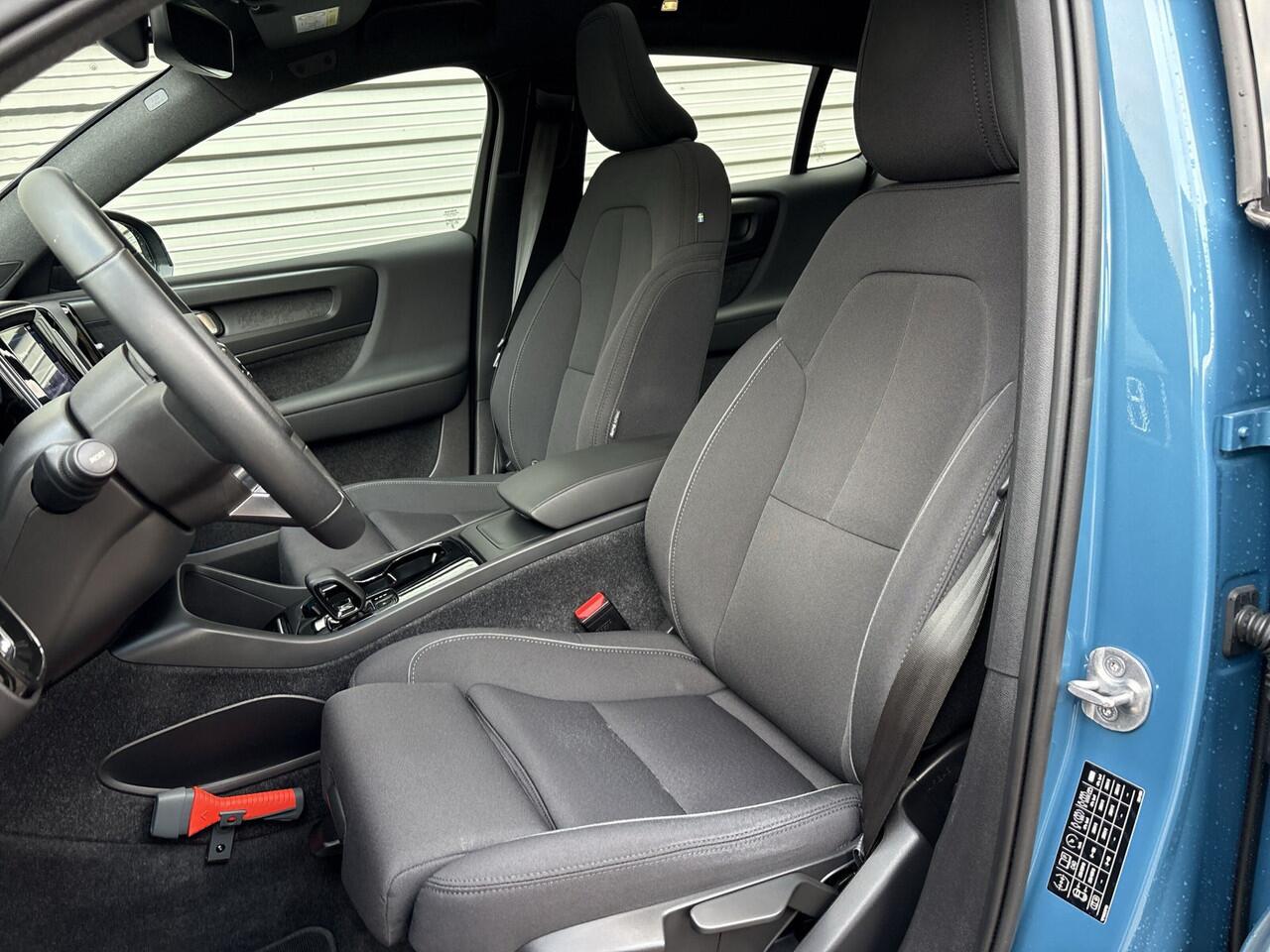 Volvo C40 Recharge 231PK Core 69 kWh | Camera | 19 "LMV | Stoelverwarming | Stuurverwarming