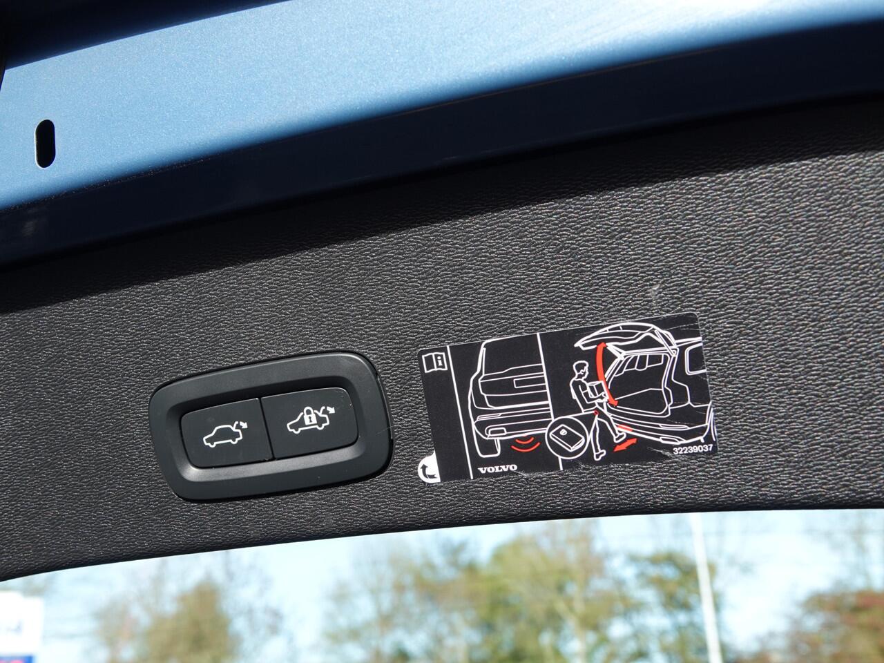 Volvo C40 Recharge Twin Intro Edition 78 kWh PANO | 360° CAM | TWO-TONE | PILOT | HK AUDIO | MEMORY