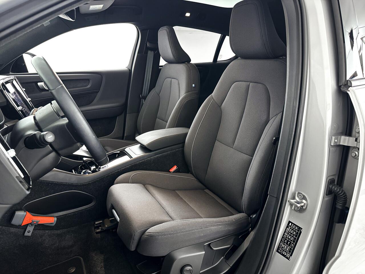 Volvo C40 Single Motor Extened Range Core 82 kWh | Panoramadak | Parkeercamera | Stoel- en Stuurverwarming | Trekhaak