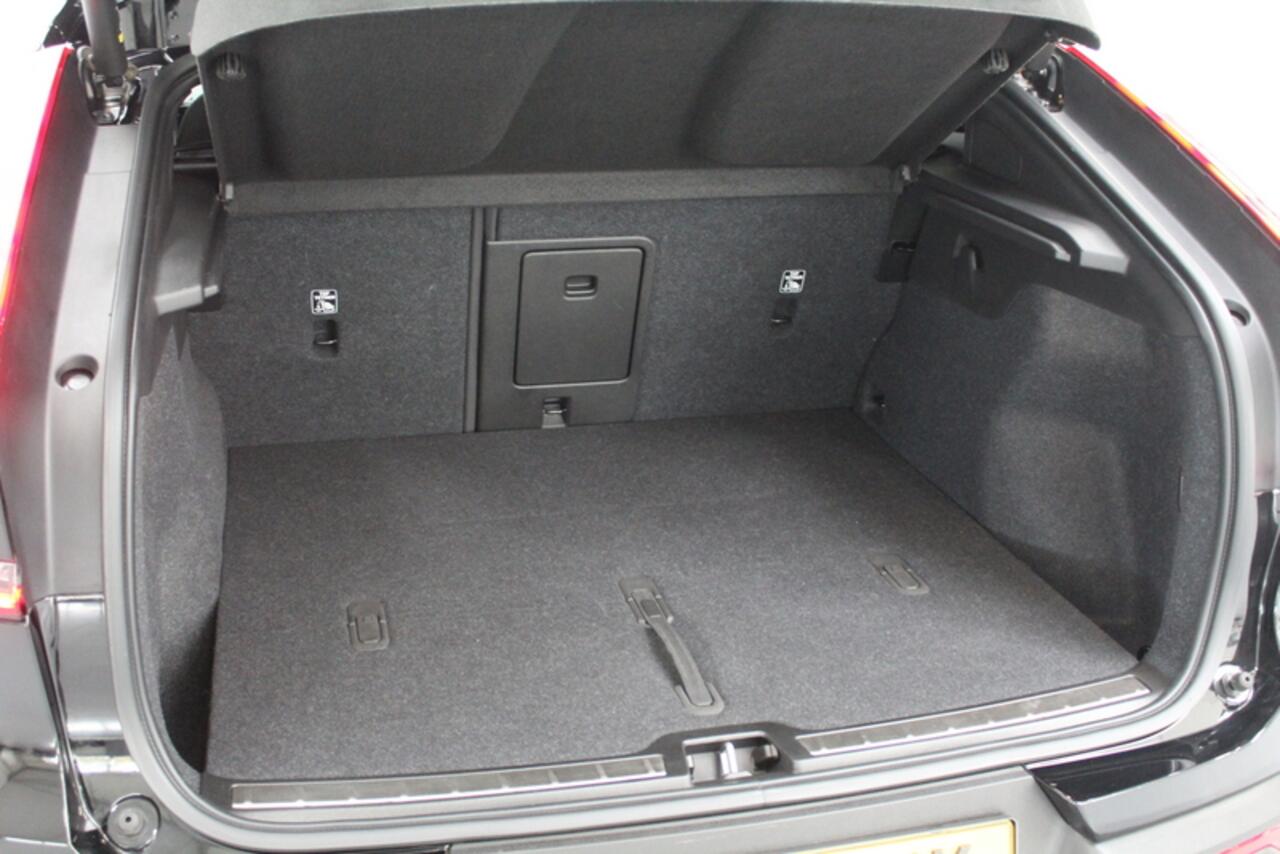 Volvo C40 Recharge Plus 69 kWh 232PK, RIJKLAAR!! PANORAMADAK | CAMERA | STOEL/STUURVERWARMING