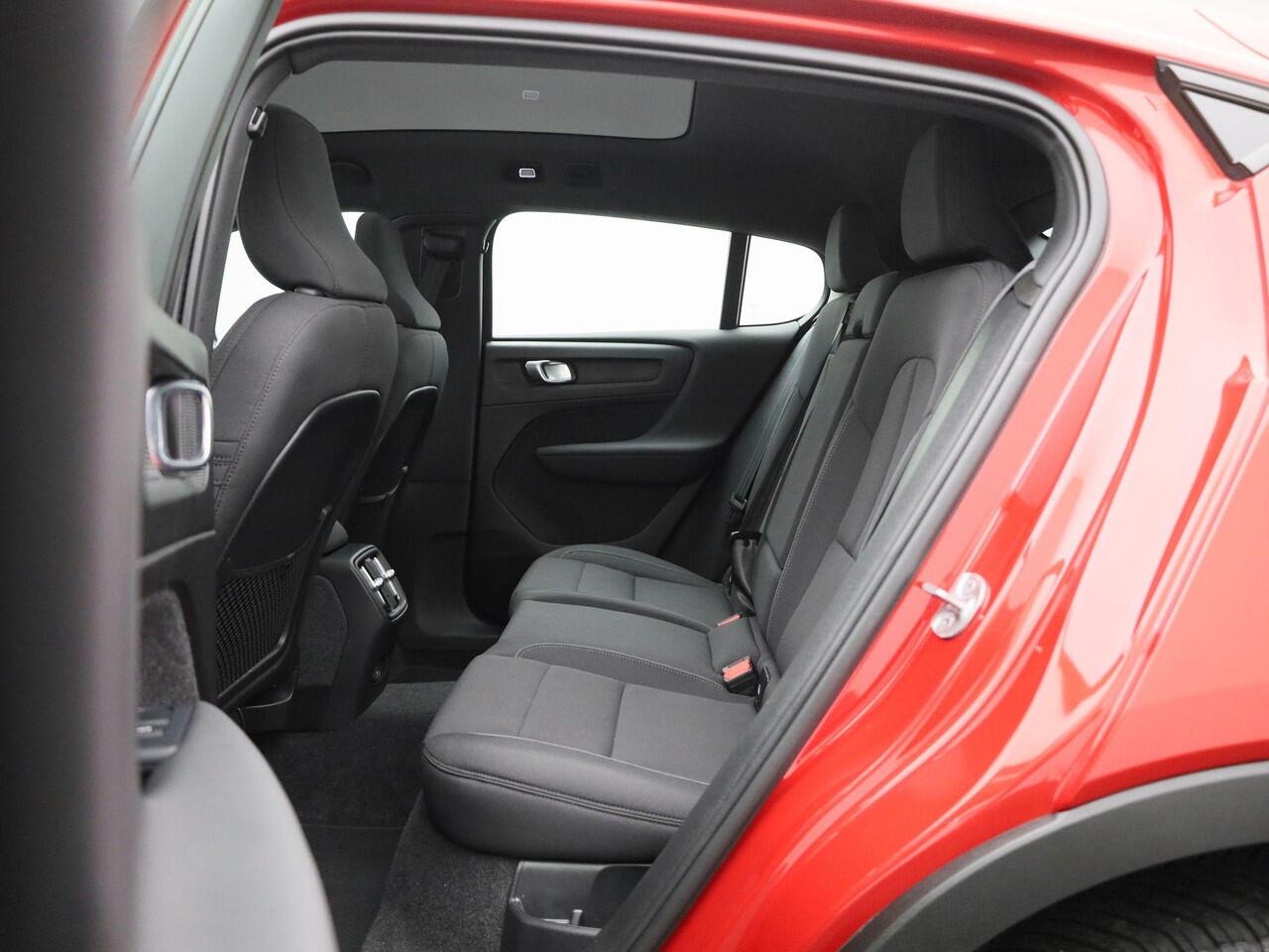 Volvo C40 Recharge Extended Range Plus | CarPlay | Verw. stuur |