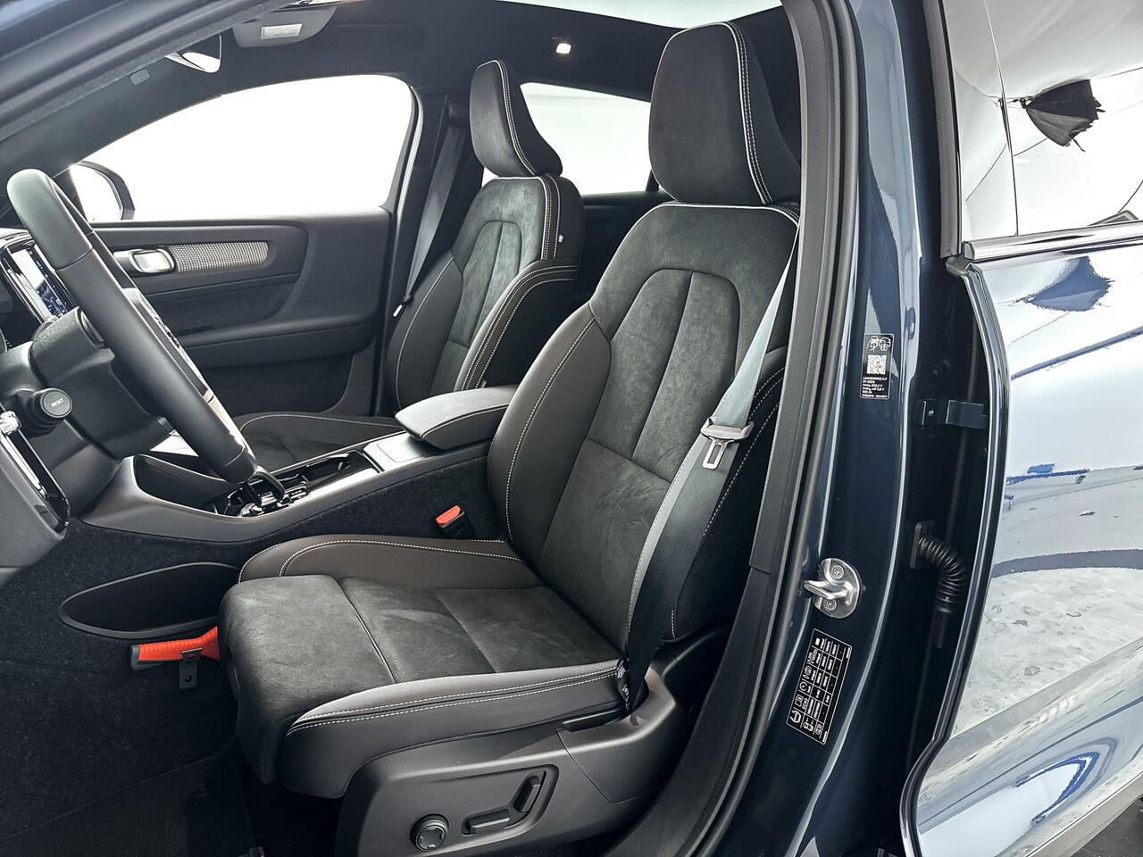 Volvo EC40 Single Motor Extended Range Ultra Black Ed. 82 kWh | Panoramadak | 360° camera | Harman Kardon