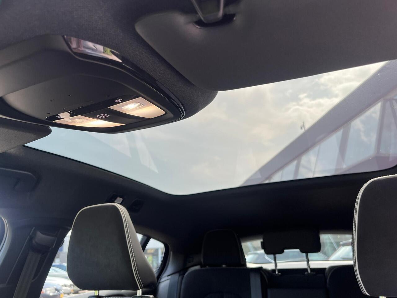 Volvo EC40 Single Motor Extended Range Plus 82 kWh | Donker getinte ramen | Trekhaak