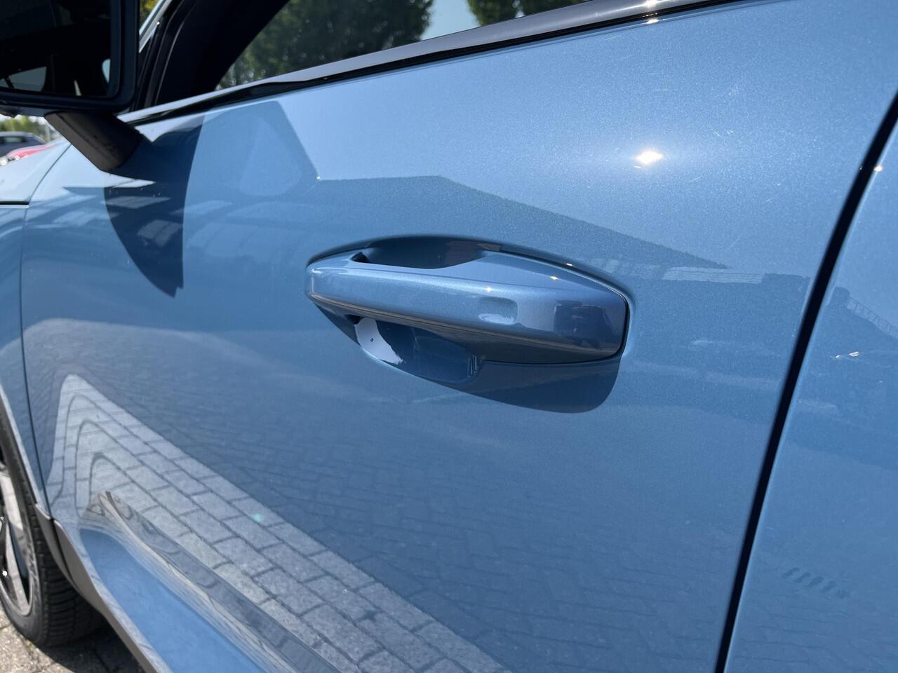 Volvo EC40 Ultimate Single Motor Extended Range | Warmtepomp | Alcantara | 20 inch Velgen | Pixel Led |