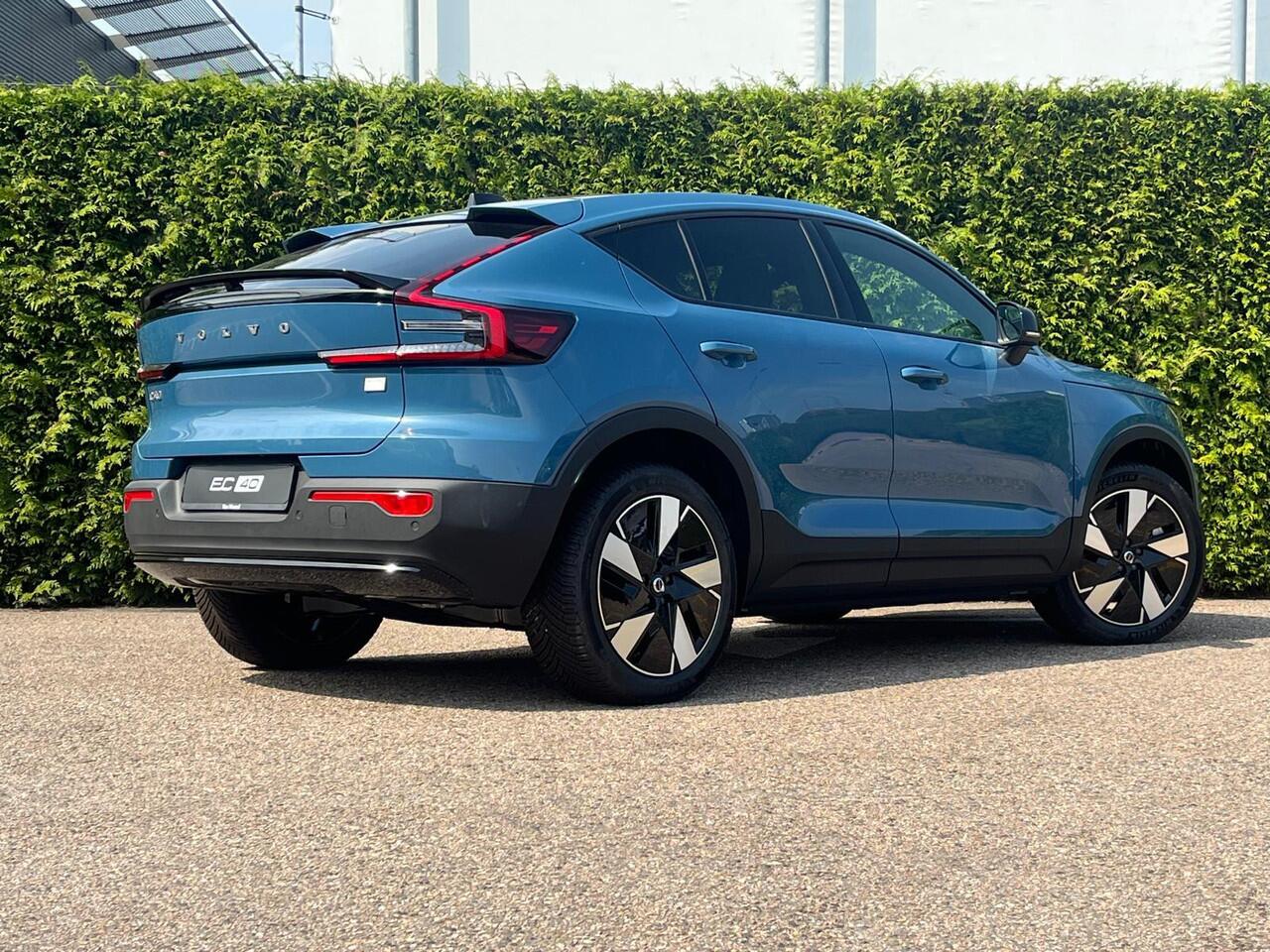 Volvo EC40 Extended Range Plus 82 kWh | Trekhaak | Warmtepomp | 360° Camera