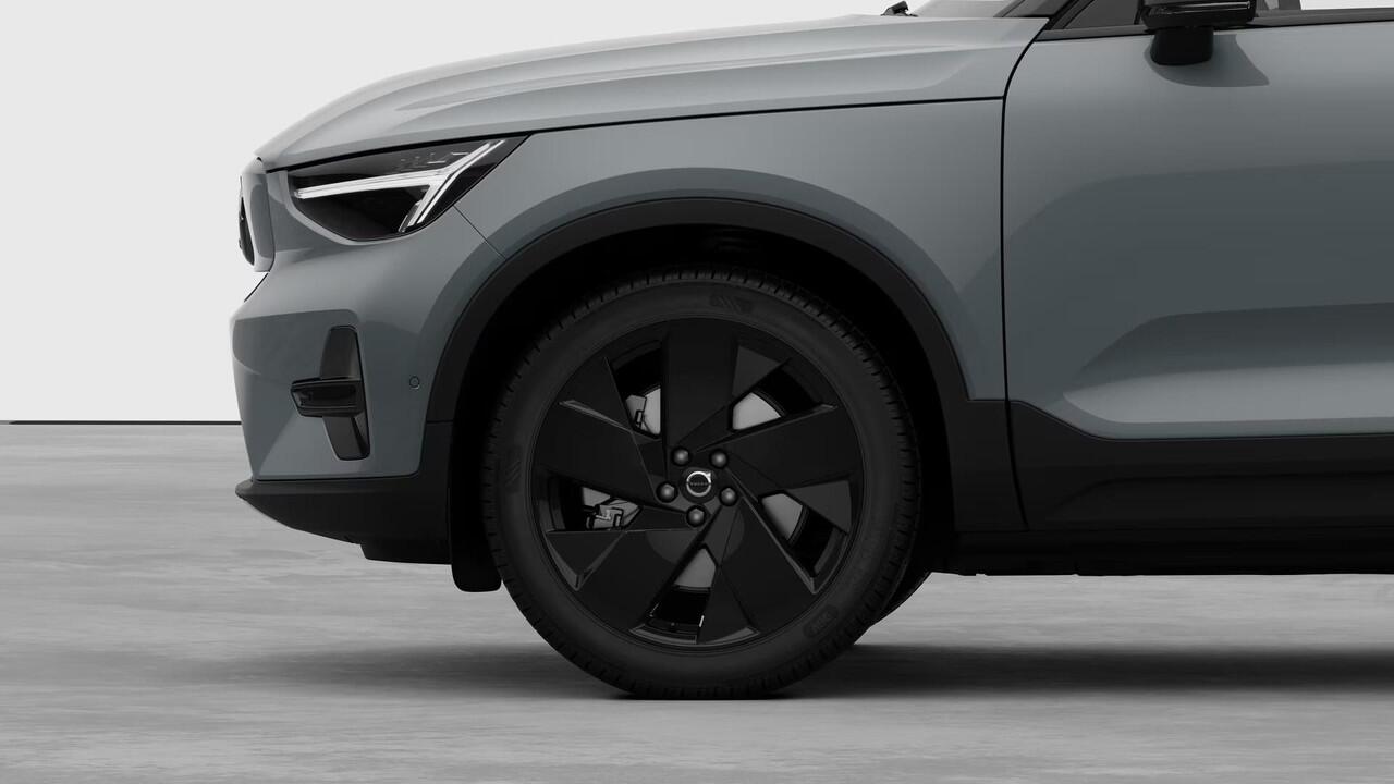 Volvo EC40 Single Motor Extended Range Ultra Black Edition | Verwacht Dec. 2025 | 360º Camera | Extra Getint Glas | Harman Kardon Premium Audio | Elektrisch Verstelbare Voorstoelen | Keyless Entry | Stoel/Stuurverwarming |