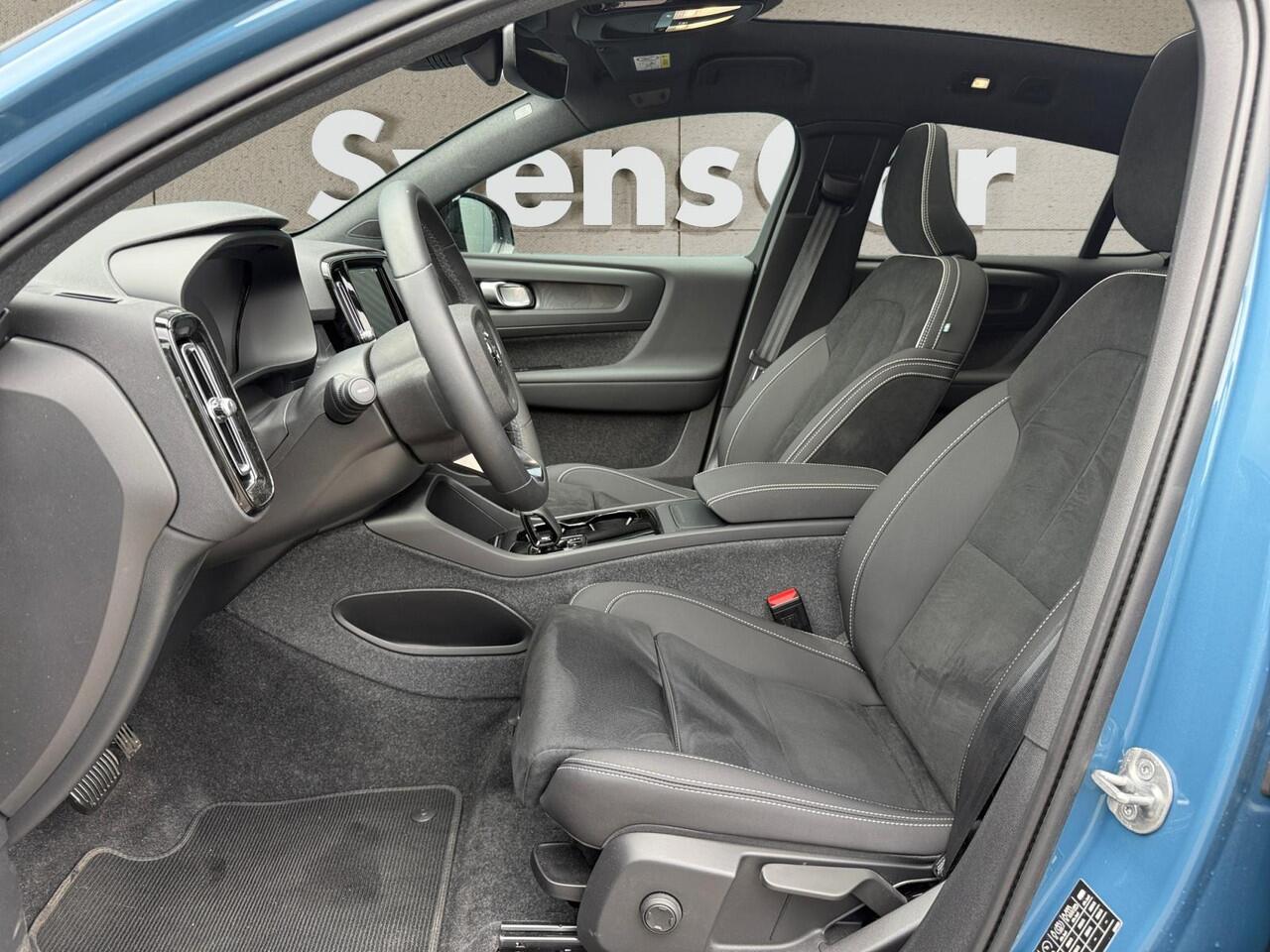 Volvo EC40 Single Motor Extended Range Plus 82 kWh | Nubuck interieur | Stoelverwarming | Keyless Entry | Extra getint glas |