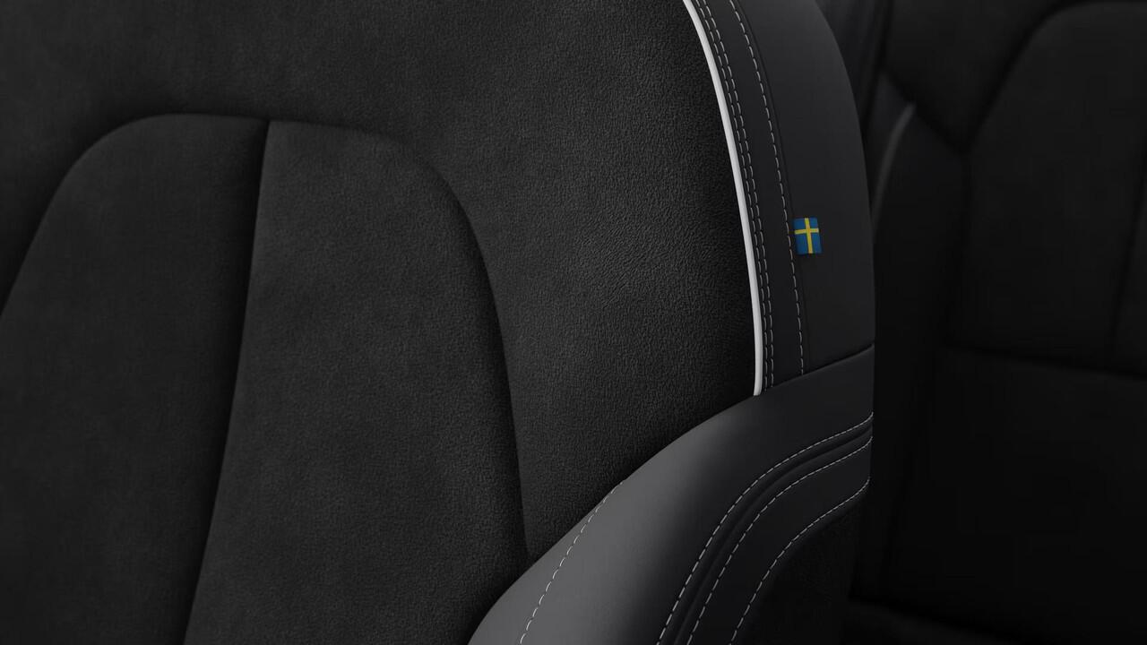 Volvo EC40 Single Motor Extended Range Plus Black Edition | Verwacht Dec. 2025 | 360º Camera | Extra Getint Glas | Harman Kardon Premium Audio | Google Infotainment | Keyless Entry | Stoel/Stuurverwarming |