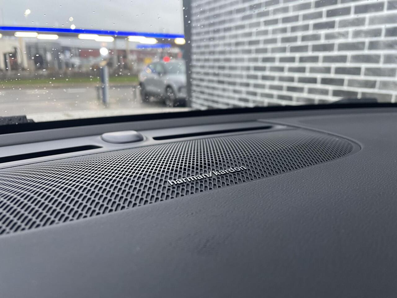 Volvo EC40 Single Motor Extended Range Plus | Google | Longe Range | Panoramadak | Keyless | Harman Kardon Audio | Elektrische Achterklep | Camera | Stoel-/Stuurverwarming | Adaptieve Cruise | Getint Glas | Luxe Bekleding | Zitverlenging | 21" Polestar LM