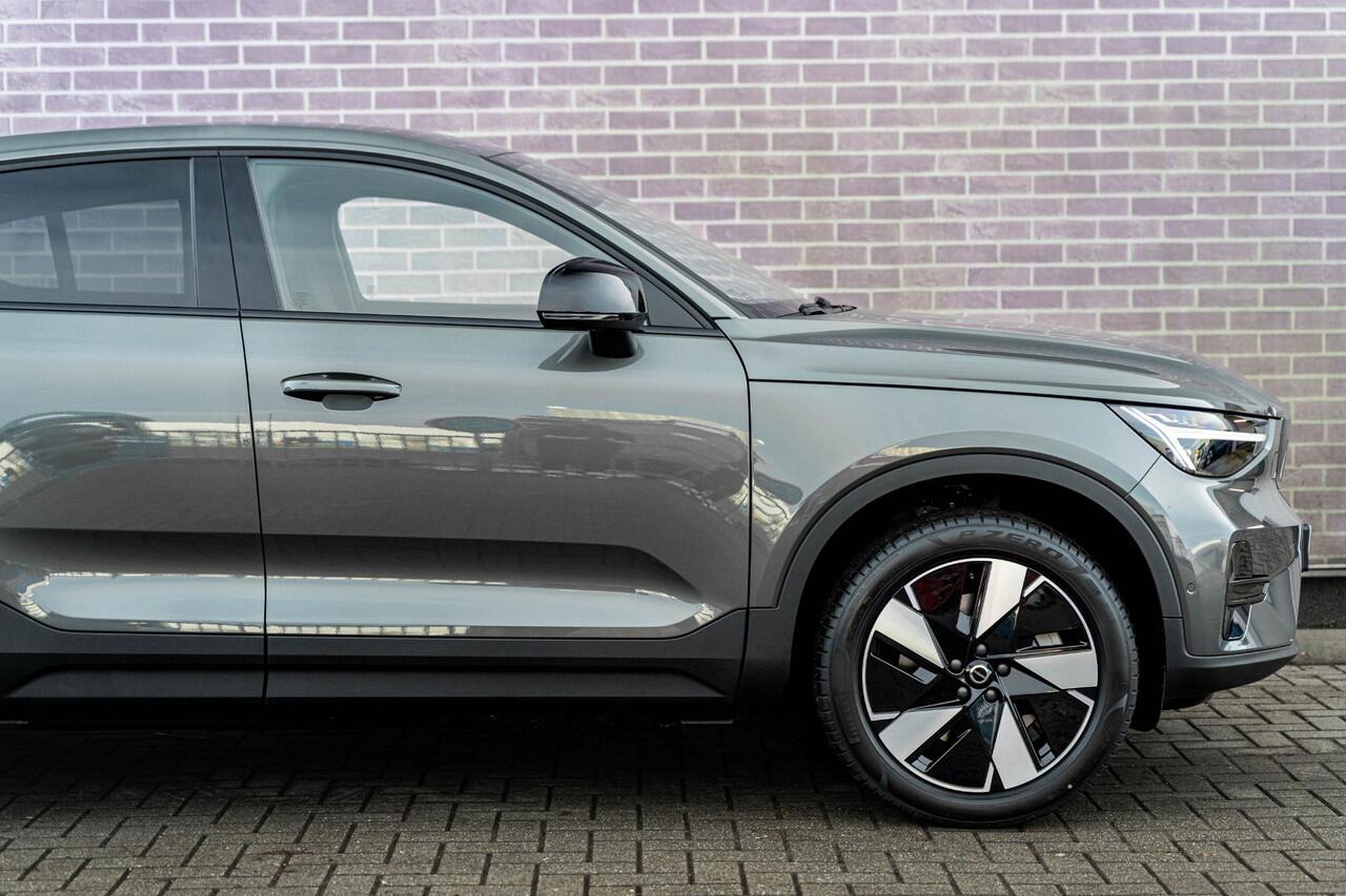 Volvo EC40 Single Motor Extended Range Plus 82 kWh | Trekhaak | Panoramadak | Keyless | Harman Kardon Audio | Elektrische Achterklep | 360 camera | Stoel-/Stuurverwarming | Adaptieve Cruise | Getint Glas | Luxe Bekleding |