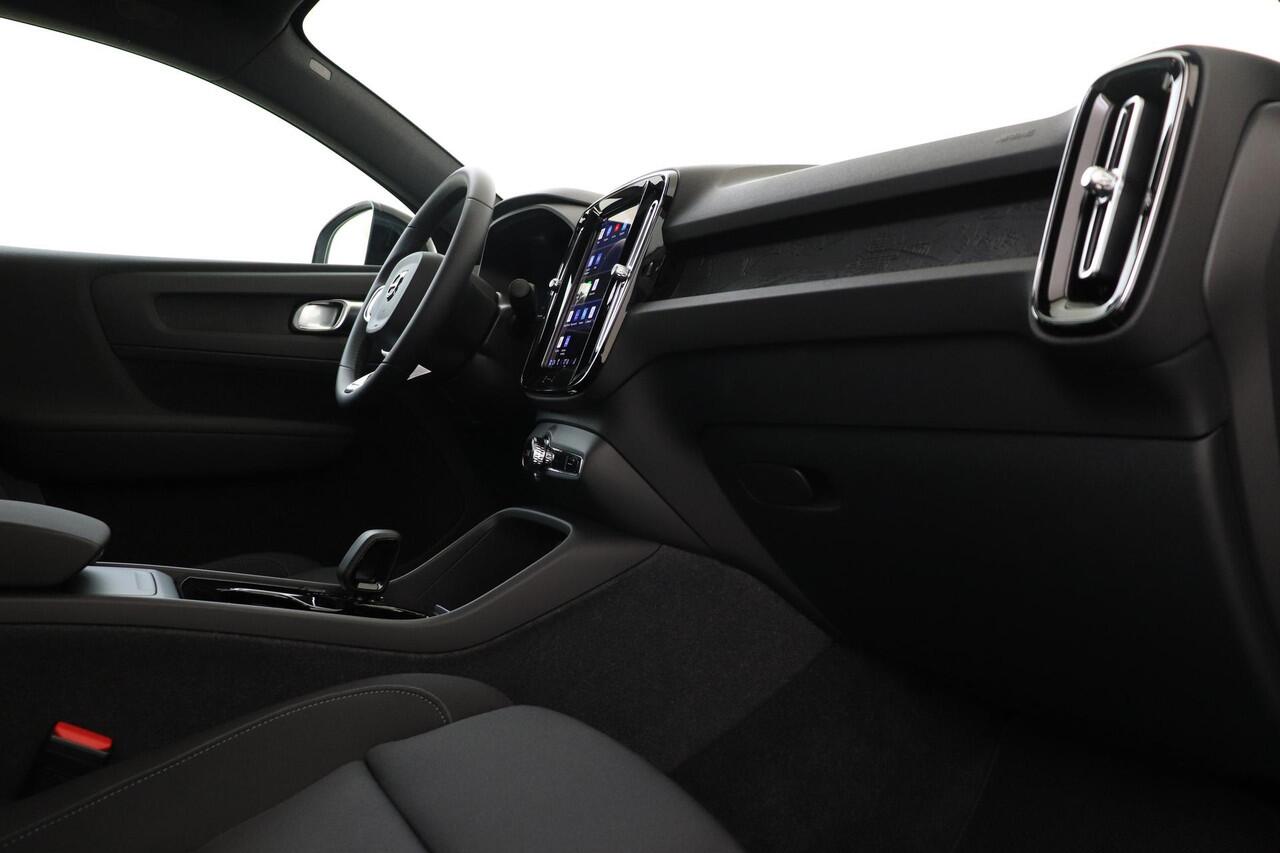 Volvo EC40 SM PLUS 69 kWh -PANO.DAK|KEY-LESS|20"|GETINT.GLAS|ADAP.CRUISE