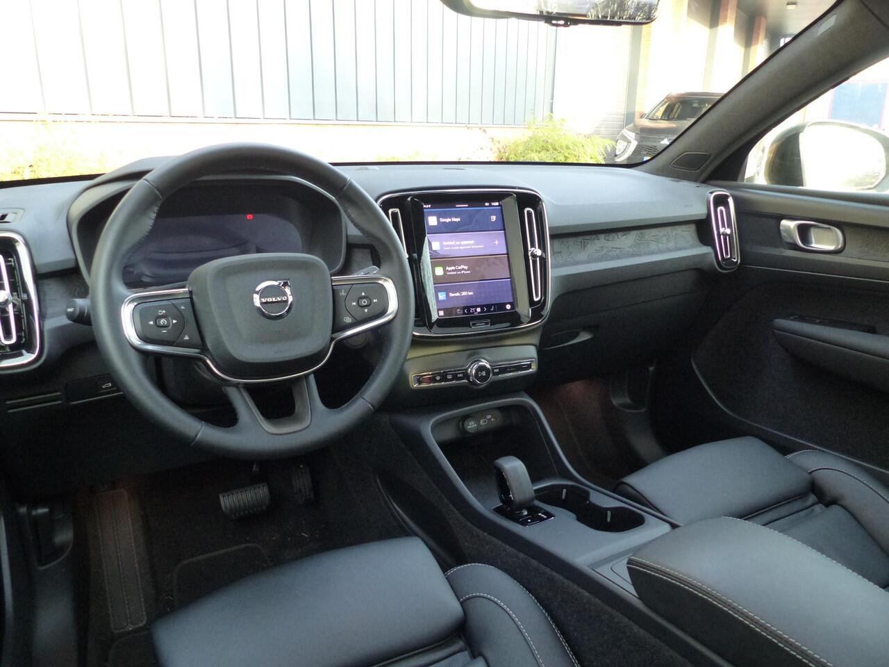 Volvo EC40 Extended Range Plus 82 kWh |Electr. verst. stoelen| Lederen bekleding| Digitale achteruitkijkspiegel|