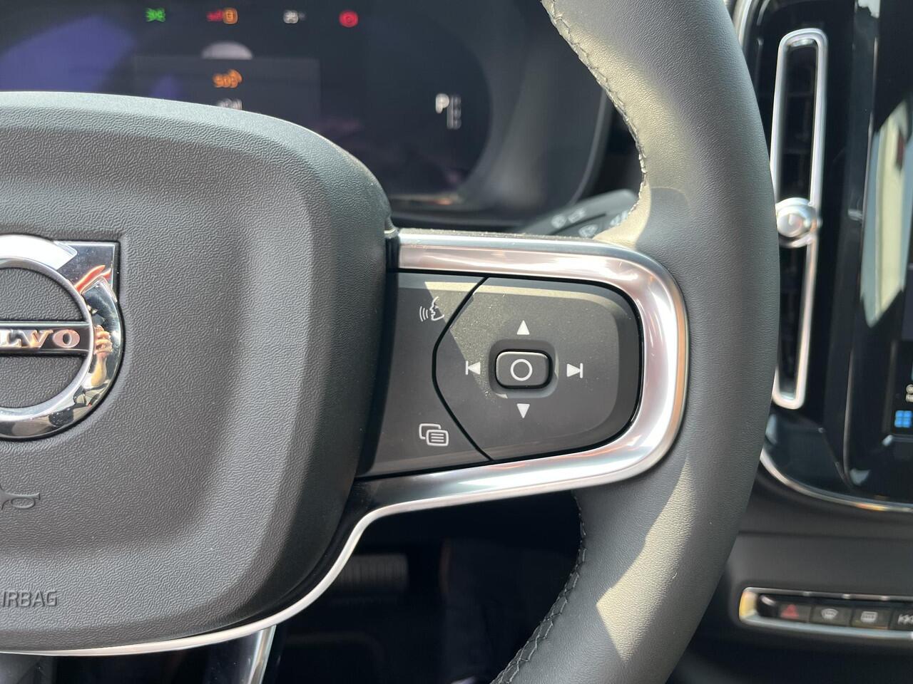 Volvo EC40 Ultimate Single Motor Extended Range | Warmtepomp | Alcantara | 20 inch Velgen | Pixel Led |