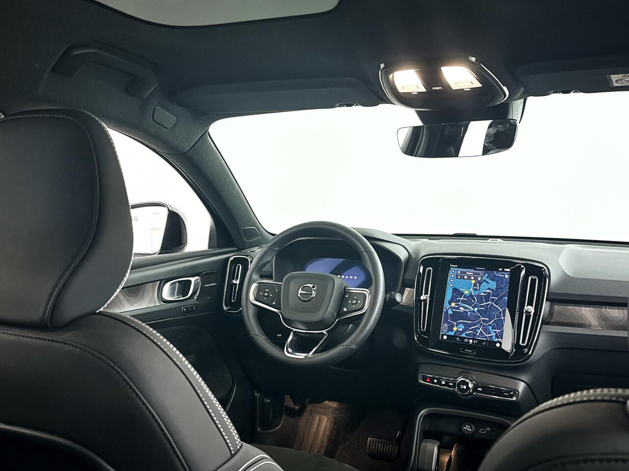 Volvo EC40 Single Motor Extended Range Plus Black Edition. 82 kWh | Panoramadak | Stoel- stuurverwarming | 360° camera | Harman Kardon