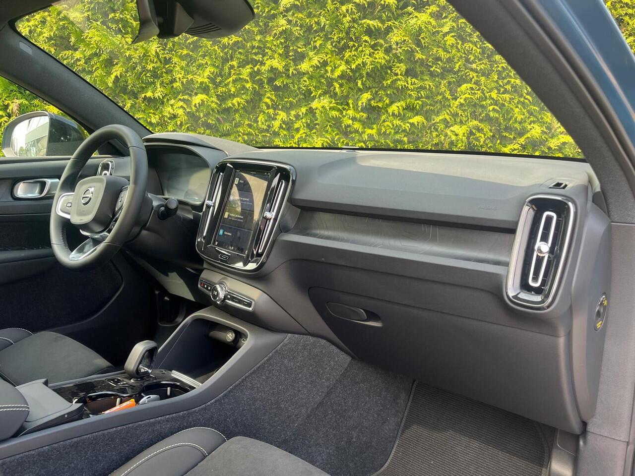 Volvo EC40 Extended Range Plus 82 kWh | Trekhaak | Warmtepomp | 360° Camera