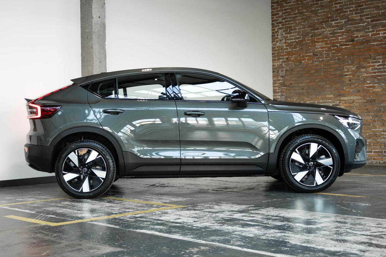 Volvo EC40 Single Motor Extended Range Plus 82 kWh | Direct Beschikbaar | Stoel/Stuurverwarming | Google Infotainment | Achteruitrijcamera | Keyless Entry | Adaptieve Cruise Control | Dodehoekwaarschuwing | Panoramadak |