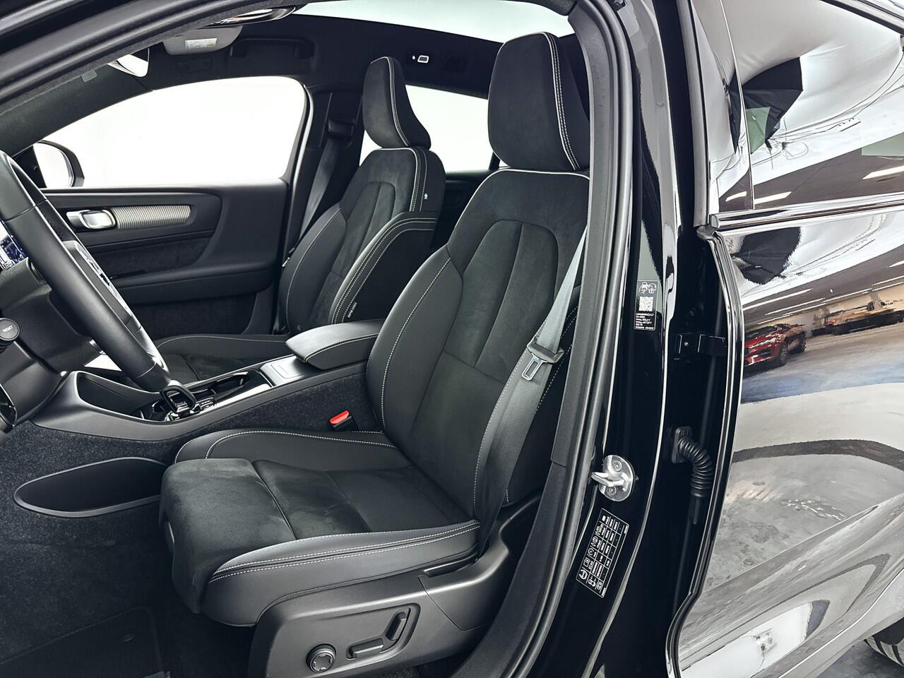 Volvo EC40 Single Motor Extended Range Ultra 82 kWh | Panoramadak | 360° camera | Harman Kardon | Stoel- en Stuurverwarming