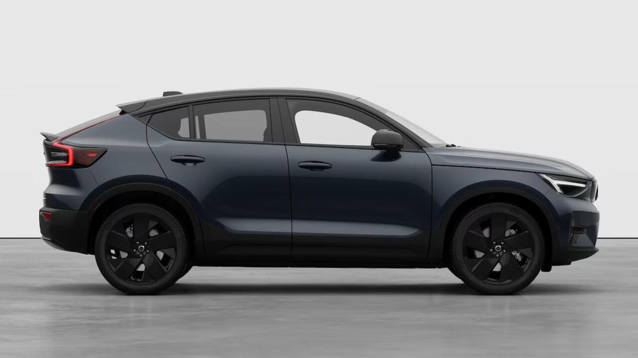 Volvo EC40 Single Motor Extended Range Plus Black Ed. 82 kWh | Direct leverbaar | Harman Kardon Premium Audio | 360 graden camera | Extra getint glas | Keyless Entry | Stoel en stuurwielverwarming |