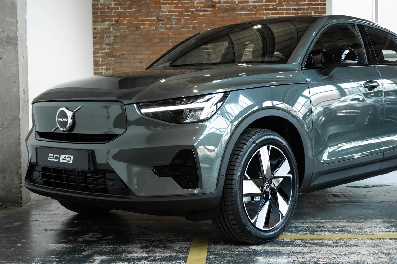 Volvo EC40 Single Motor Extended Range Plus 82 kWh | Direct Beschikbaar | Stoel/Stuurverwarming | Google Infotainment | Achteruitrijcamera | Keyless Entry | Adaptieve Cruise Control | Dodehoekwaarschuwing | Panoramadak |