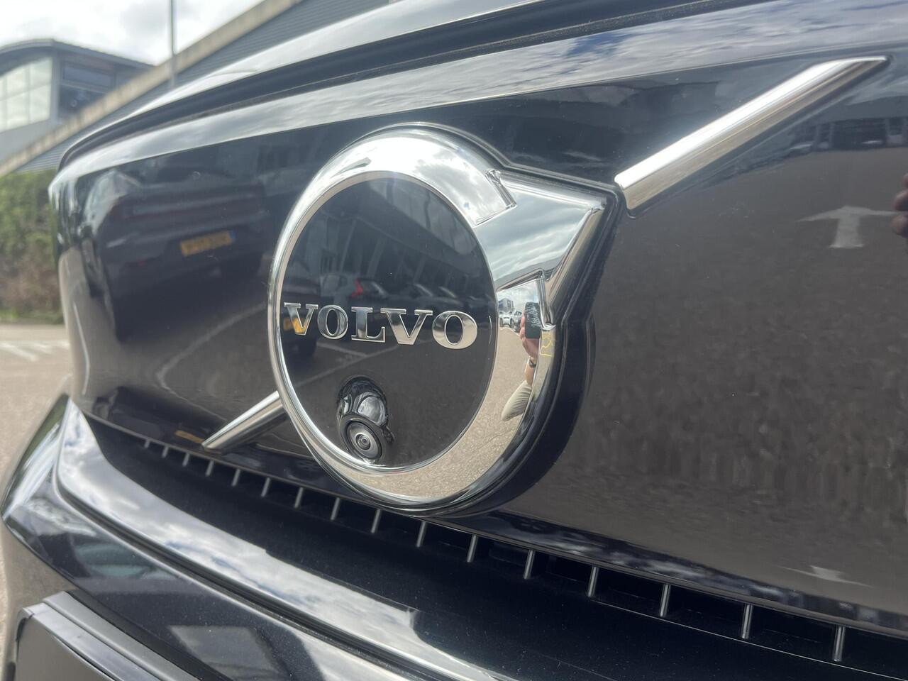 Volvo EC40 Single Motor Extended Range Ultra 82 kWh | Elektrische stoelverstelling | Trekhaak | H&K