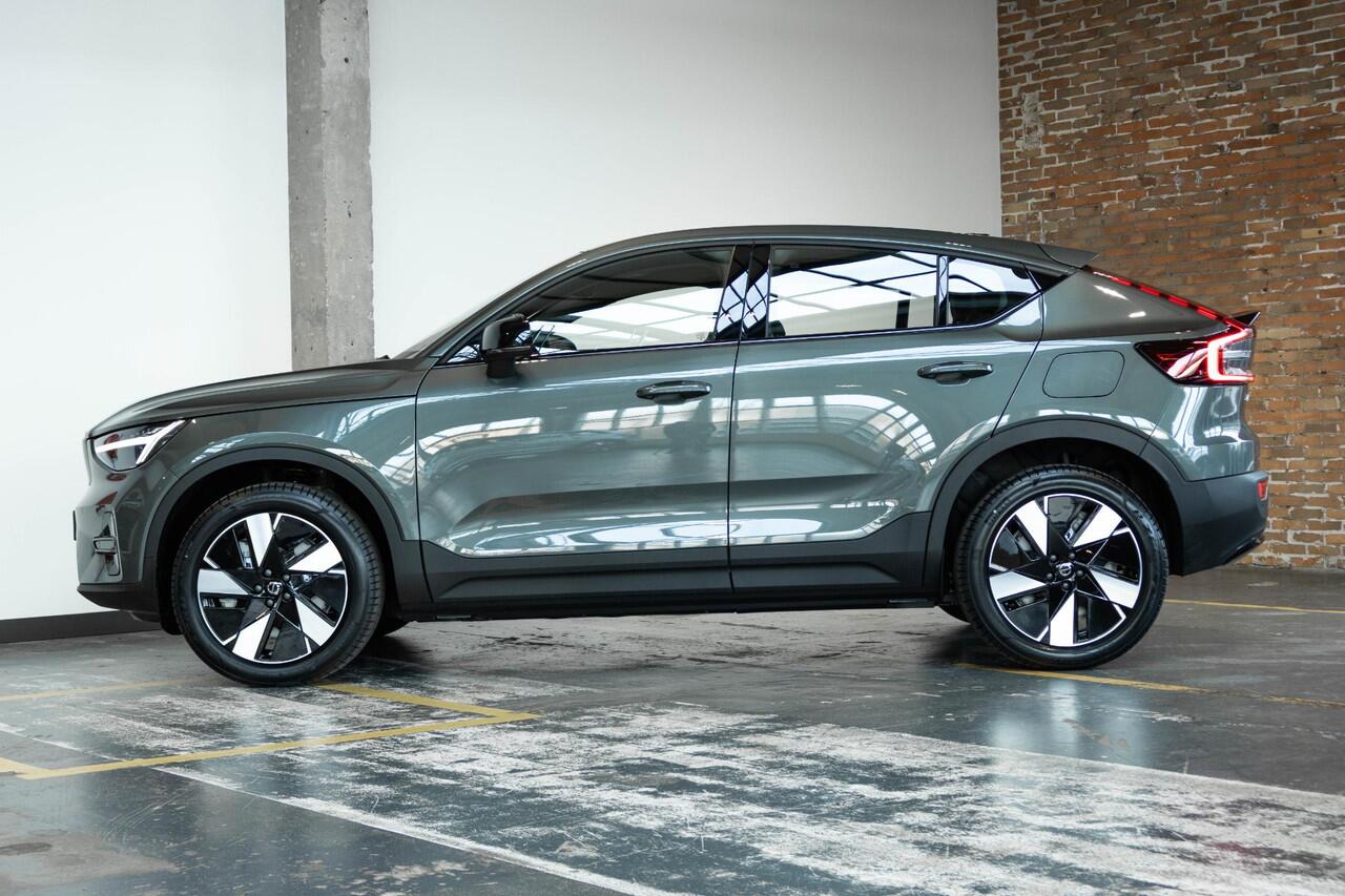 Volvo EC40 Single Motor Extended Range Plus 82 kWh | Direct Beschikbaar | Stoel/Stuurverwarming | Google Infotainment | Achteruitrijcamera | Keyless Entry | Adaptieve Cruise Control | Dodehoekwaarschuwing | Panoramadak |