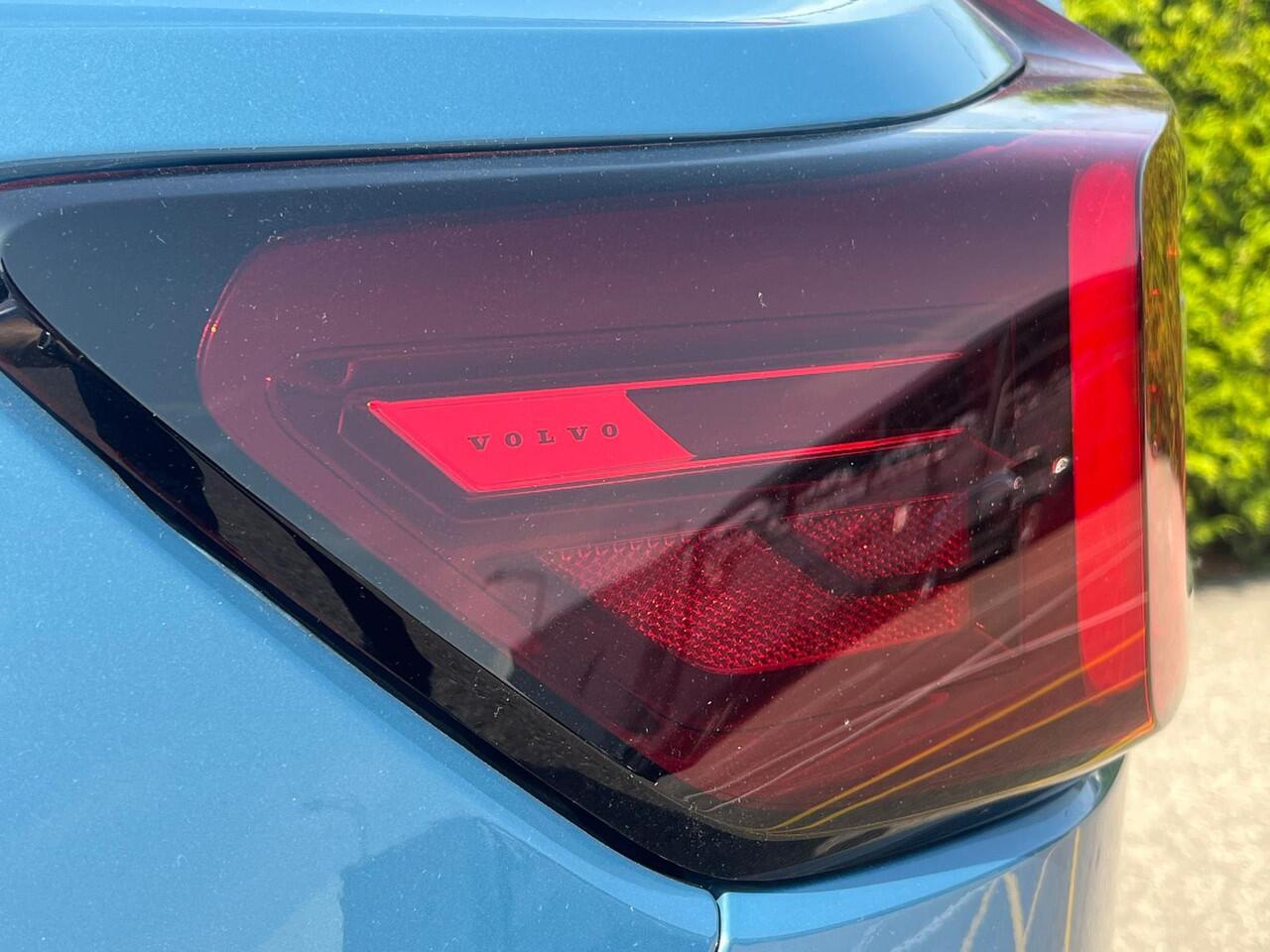 Volvo EC40 Extended Range Plus 82 kWh | Trekhaak | Warmtepomp | 360° Camera