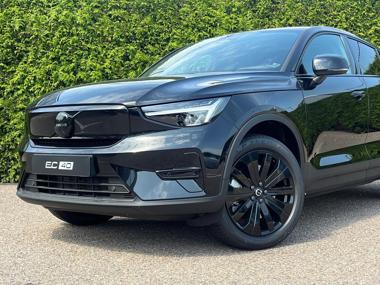 Volvo EC40 Single Motor Extended Range Plus 82 kWh | Donker getinte ramen | Trekhaak