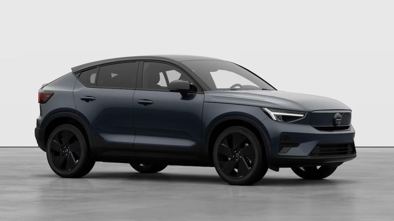 Volvo EC40 Single Motor Extended Range Plus Black Ed. 82 kWh | Direct leverbaar | Harman Kardon Premium Audio | 360 graden camera | Extra getint glas | Keyless Entry | Stoel en stuurwielverwarming |