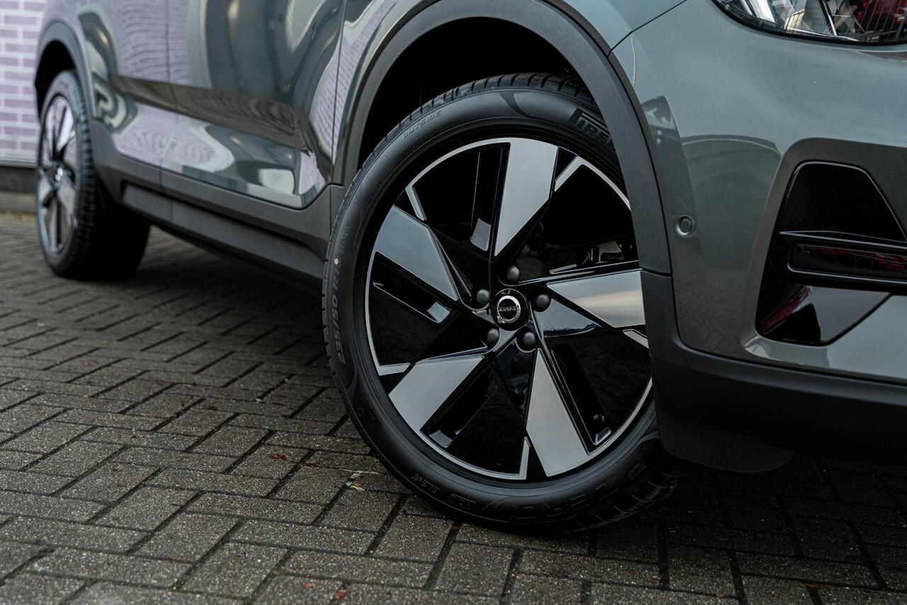 Volvo EC40 Single Motor Extended Range Plus 82 kWh | Trekhaak | Panoramadak | Keyless | Harman Kardon Audio | Elektrische Achterklep | 360 camera | Stoel-/Stuurverwarming | Adaptieve Cruise | Getint Glas | Luxe Bekleding |