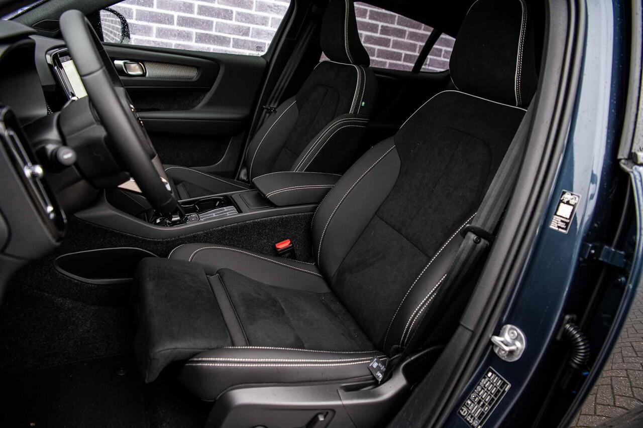 Volvo EC40 Single Motor Extended Range Ultra Black Edition | Harman Kardon | 20" | Panoramadak | Donker Glas | Power Seats |