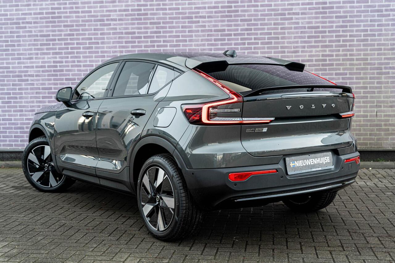 Volvo EC40 Single Motor Extended Range Plus 82 kWh | Trekhaak | Panoramadak | Keyless | Harman Kardon Audio | Elektrische Achterklep | 360 camera | Stoel-/Stuurverwarming | Adaptieve Cruise | Getint Glas | Luxe Bekleding |