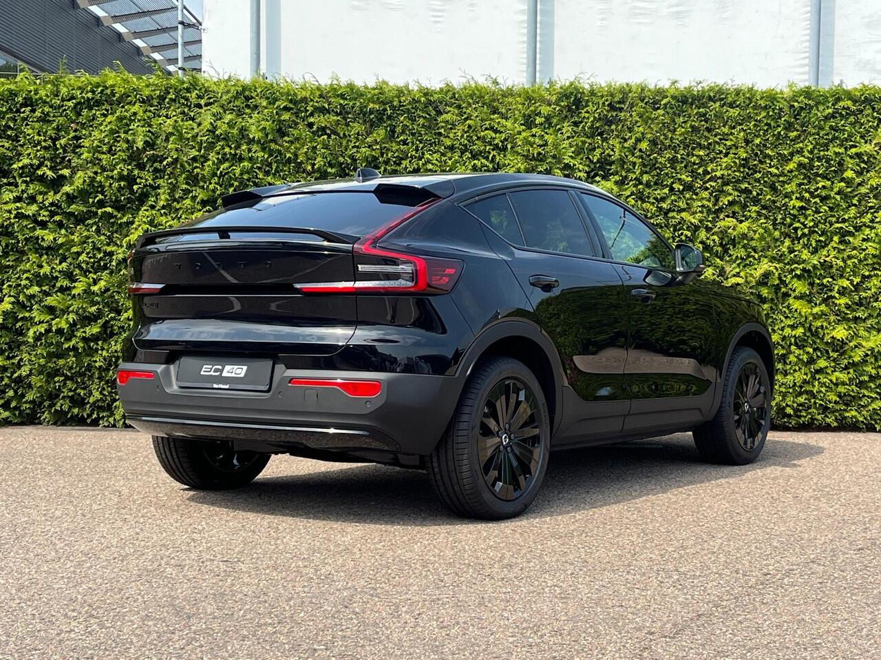 Volvo EC40 Single Motor Extended Range Plus 82 kWh | Donker getinte ramen | Trekhaak