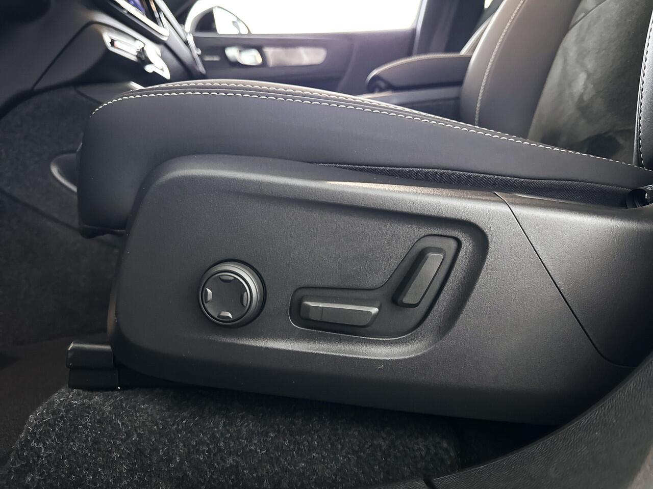 Volvo EC40 Single Motor Extended Range Ultra 82 kWh | Panoramadak | 360° camera | Harman Kardon | Stoel- en Stuurverwarming | Trekhaak