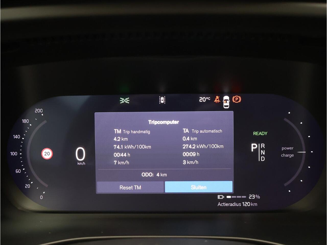 Volvo EC40 Single Motor Extended Range Plus 82 kWh / Stoel- + stuurwielverwarming / BLIS / Harman Kardon / Achteruitrijcamera / Nubuck