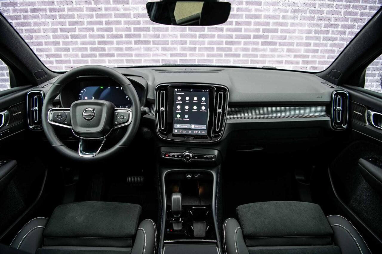 Volvo EC40 Single Motor Extended Range Ultra Black Edition | Harman Kardon | 20" | Panoramadak | Donker Glas | Power Seats |