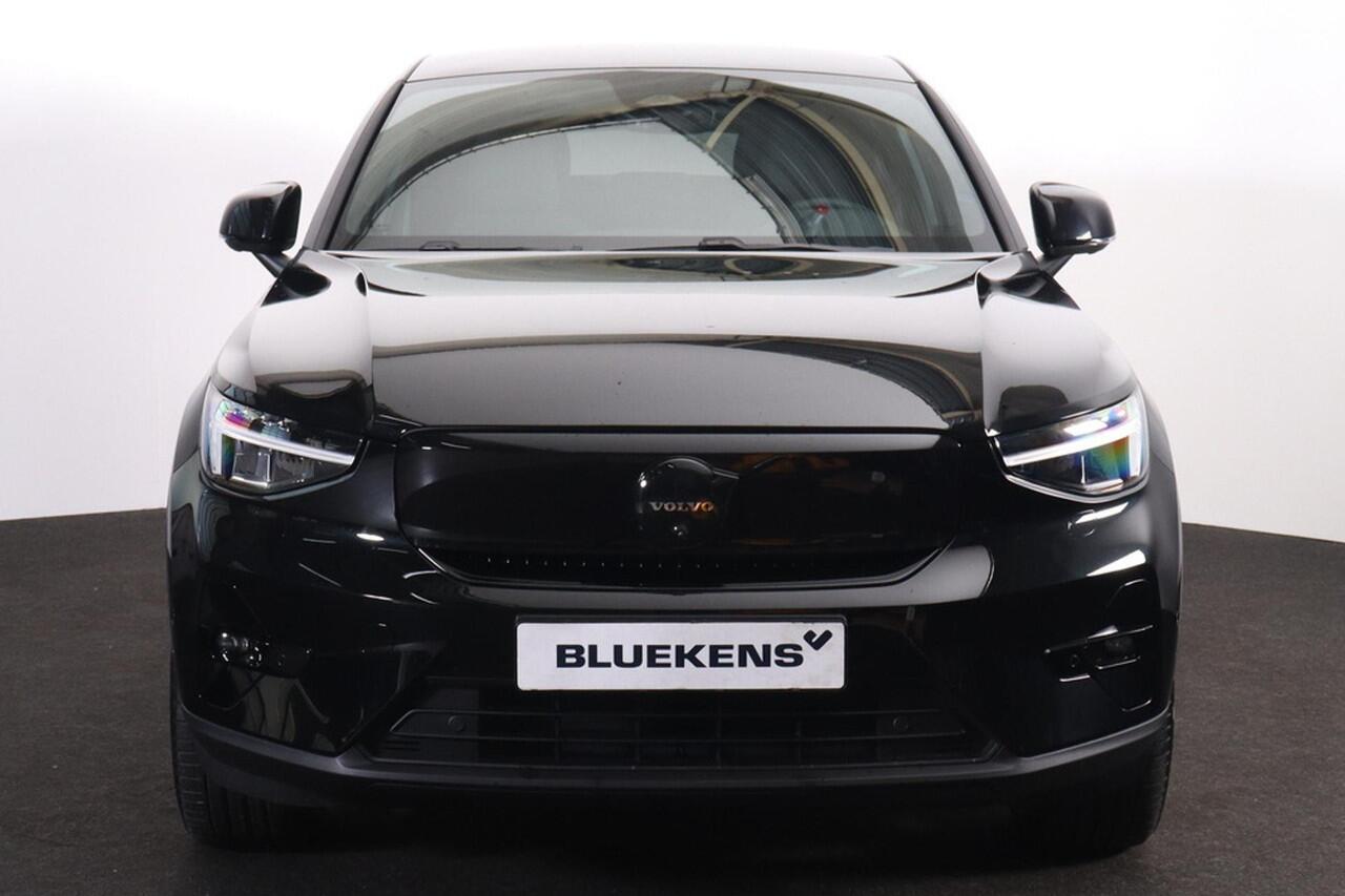 Volvo EC40 Extended Range Ultra Black Ed. 82 kWh - Panoramadak - IntelliSafe Assist & Surround - 360º Camera - Harman/Kardon audio - Verwarmde voorstoelen, stuur & achterbank - Parkeersensoren voor & achter - Elektr. bedienb. voorstoelen met geheugen links - Draadlo