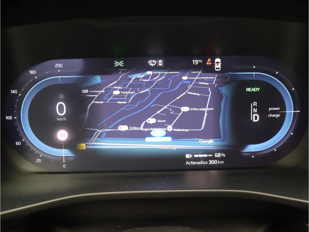 Volvo EC40 Single Motor Extended Range Ultra Black Ed. 82 kWh / Elektrische Stoelen / 360 Camera / Harman Kardon / Stoel+Stuurverwarming / Adaptive Cruise / BLIS /