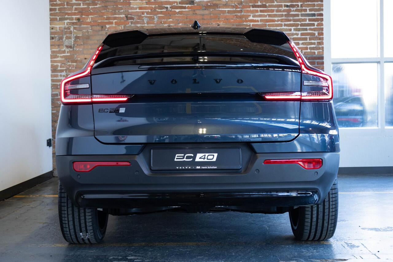 Volvo EC40 Single Motor Extended Range Plus Black Edition | Panoramadak | Verwarmbare voorstoelen&stuurwiel | 360º Camera | Premium audio by Harman Kardon | Keyless Entry/Start | Warmtepomp | 20 inch lichtmetalen velgen