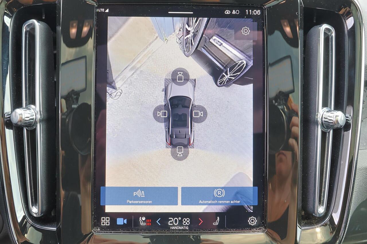 Volvo EC40 Performance Ultra 82 kWh - Panoramadak - IntelliSafe Assist & Surround - 360º Camera - Harman/Kardon audio - Verwarmde voorstoelen, stuur & achterbank - Parkeersensoren voor & achter - Elektr. bedienb. voorstoelen met geheugen links - Draadloze tel. lader